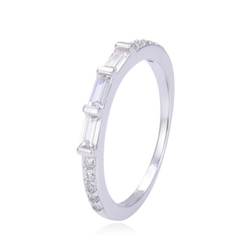 ANILLO PLATA DE LEY 925 ESTILO MEDIA ALIANZA CON CIRCONITAS RECTÁNGULARES Y REDONDAS