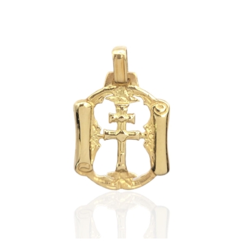 COLGANTE CRUZ DE CARAVACA ORO AMARILLO 18 KILATES SIN CRISTO CERCO TIPO PERGAMINO 16X18 MILÍMETROS