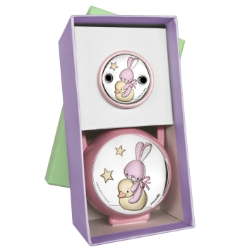 PINZA Y PORTACHUPETE BEBÉ ROSA LAMINADO EN PLATA DIBUJO CONEJO Y PATITO ESMALTE COLOR